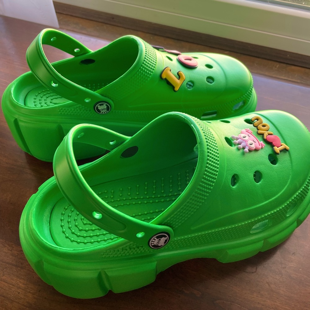 Green platform clog croc style gardening shoe. Size 38 or 7.5 US Women.